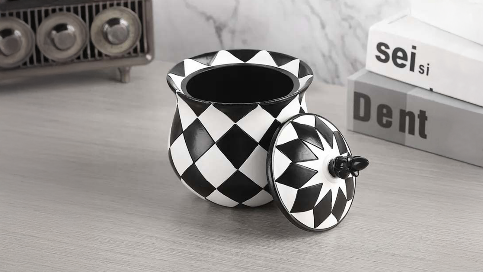 Read more about the article Five chic pieces that make monochrome living a breeze